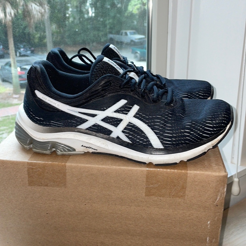 ASICS Gel Pulse II athletic shoes. Amplifoam for comfort. Size 8.5